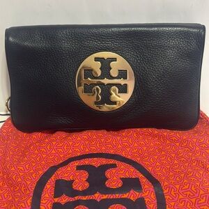 Tory Burch Bombe Reva Pebbled Leather Clutch Shoulder Bag In Black